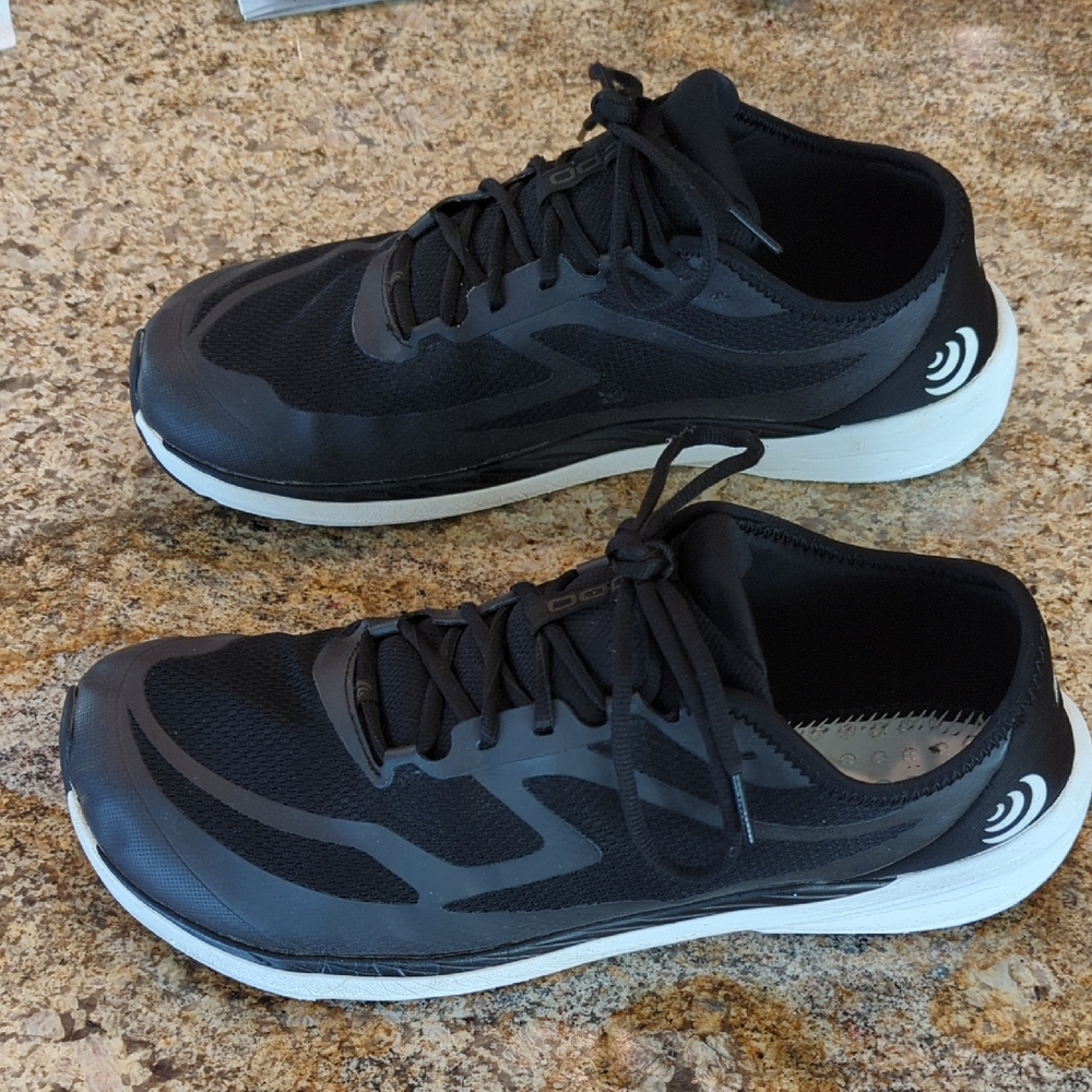 Topo Athletic ST4 Black Shoes